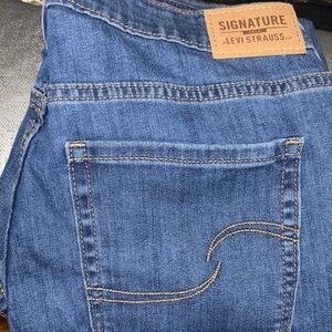 Levi's Women’s Maternity  Blue Jeans